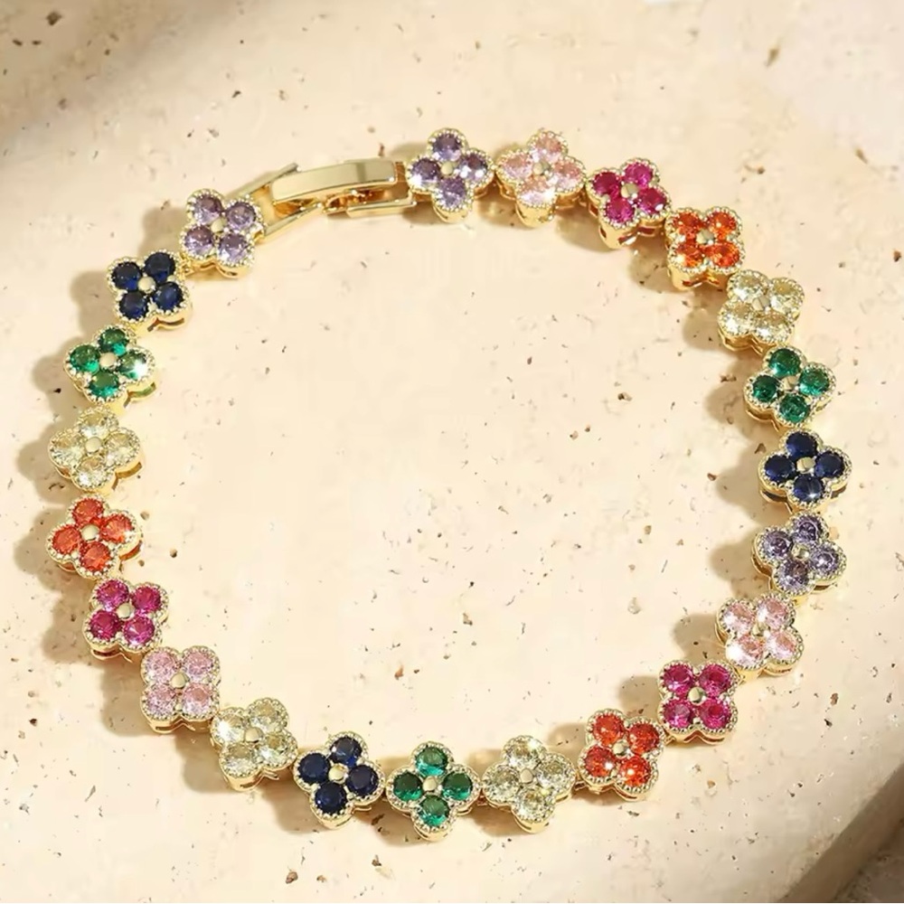 Women’s Beautiful bracelet High quality Indian Jewelry in silver and gold!
